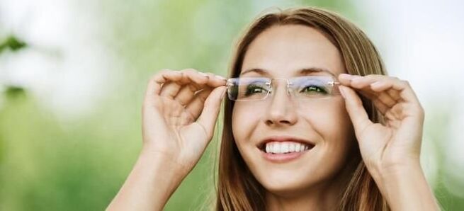 Glasses help improve vision in myopia and hyperopia